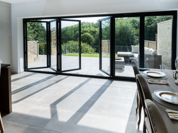 https://fensa.ams3.digitaloceanspaces.com/media/1536/Bi-Fold-Door-Prices-Witham1-card.jpg